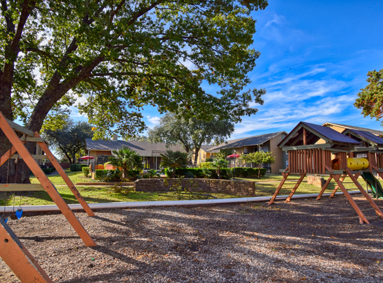 Playground l Woodlands of Plano Apartments in Texas